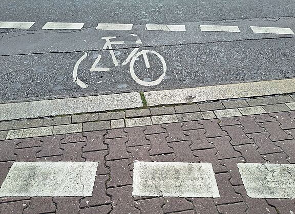 Radstreifen endet: Mit den Änderungen des Mobilitätsgesetz soll der Radverkehr abgedrängt werden