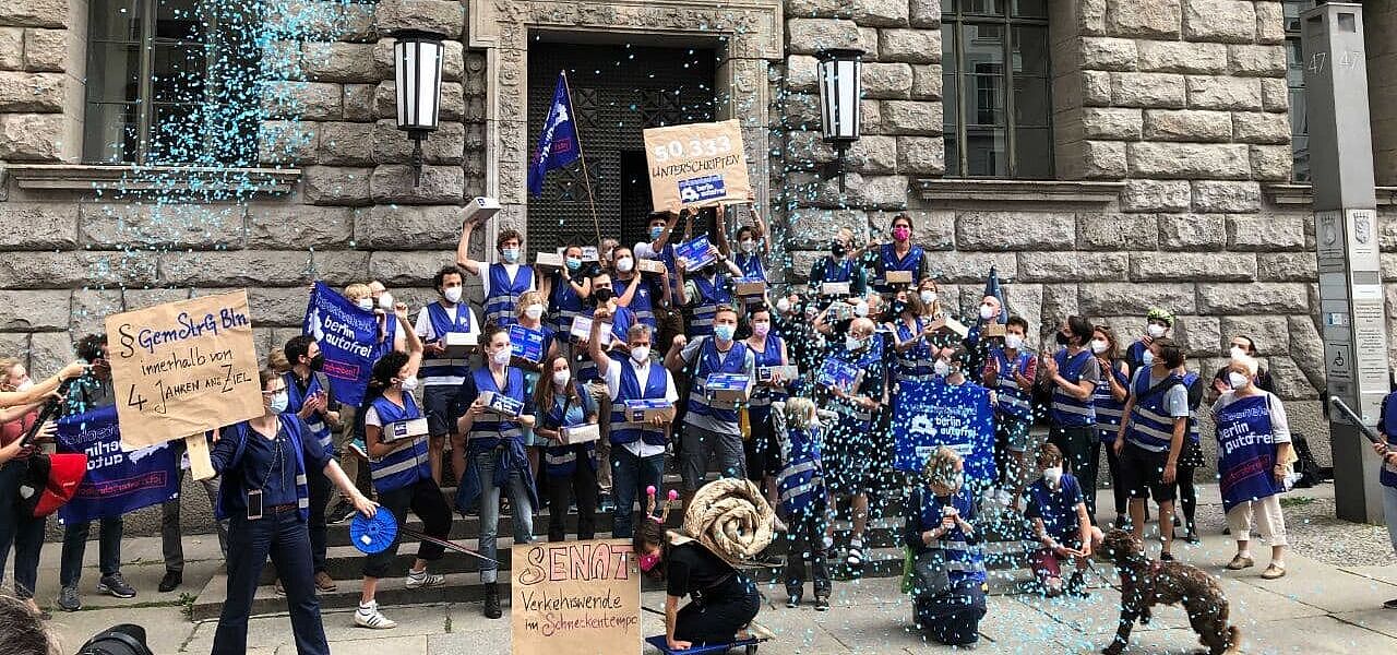Unterschrifteneinreichung vor der Senatsinnenverwaltung am 03.09.2021 Unterschrifteneinreichung vor der Senatsinnenverwaltung am 03.09.2021